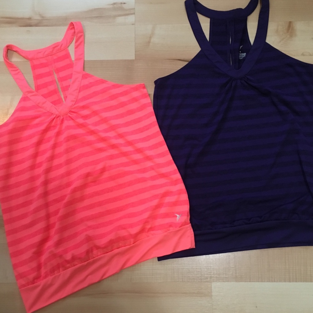 Women’s activewear tanks